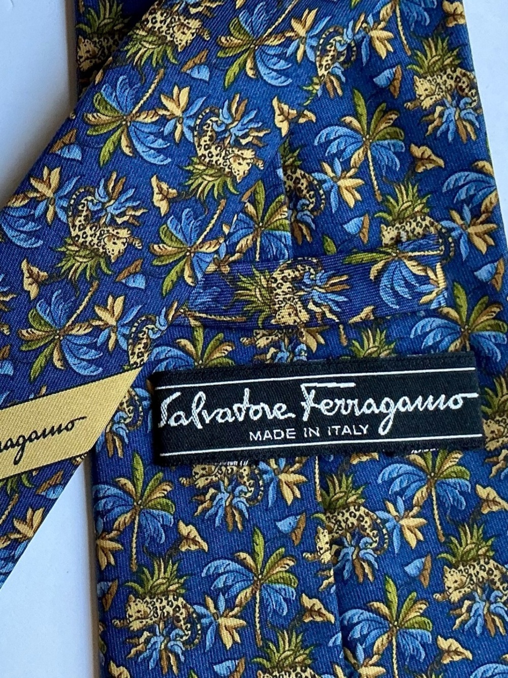 Salvatore Ferragamo blue colour, jungle print all silk Tie made in Italy 🇮🇹